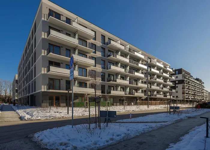 Comfortable In For 4 Guests With Underground Parking By Renters Warschau