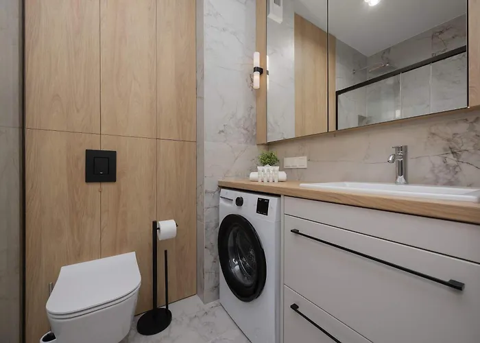 Comfortable In For 4 Guests With Underground Parking By Renters