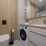 Comfortable In For 4 Guests With Underground Parking By Renters