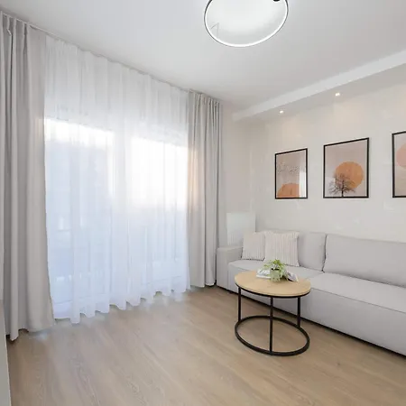 Comfortable In For 4 Guests With Underground Parking By Renters Varšava