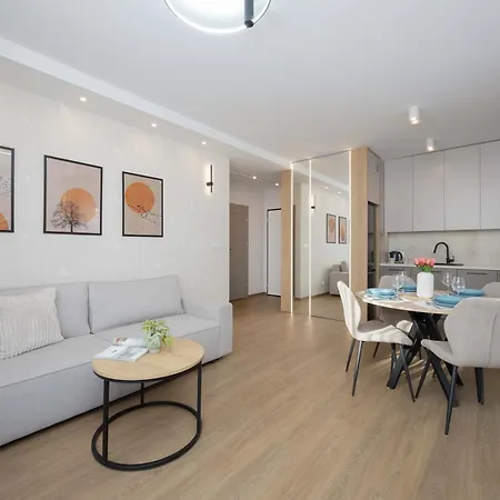 Comfortable In For 4 Guests With Underground Parking By Renters * Varšava