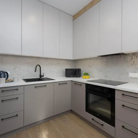 Comfortable Apartment In Warsaw For 4 Guests With Underground Parking By Heyrent *