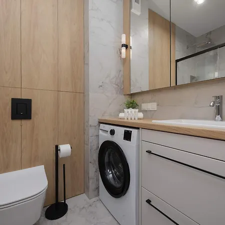 Comfortable In For 4 Guests With Underground Parking By Renters