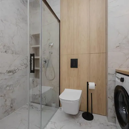 Comfortable In For 4 Guests With Underground Parking By Renters Apartament