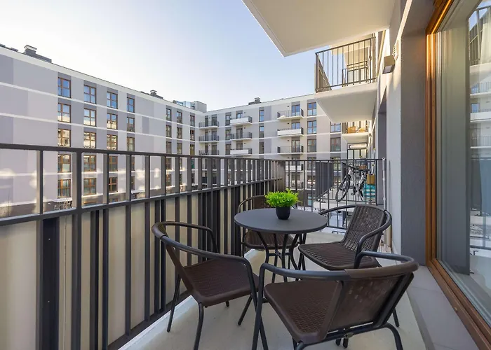 Comfortable In For 4 Guests With Underground Parking By Renters Apartmán