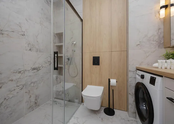 Comfortable In For 4 Guests With Underground Parking By Renters Apartmán