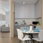 Comfortable In For 4 Guests With Underground Parking By Renters