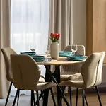 Comfortable In For 4 Guests With Underground Parking By Renters Apartamento Varsovia
