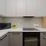 Comfortable In For 4 Guests With Underground Parking By Renters Apartamento *